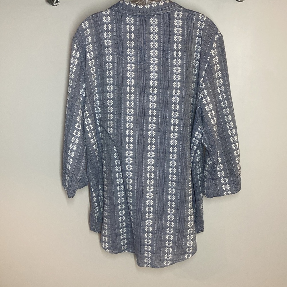 Allison Daley Navy and White Weave Button-Down - Picture 6 of 6